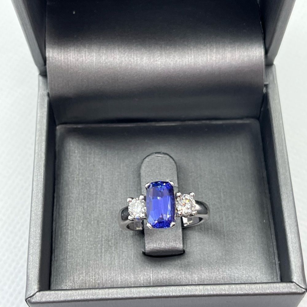 Ladies 2.15 carat tanzanite and diamond ring 14kt white gold size 7